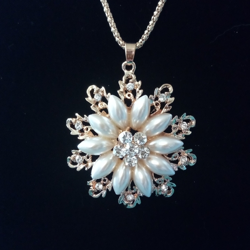 Pearl Rhinestone Necklace